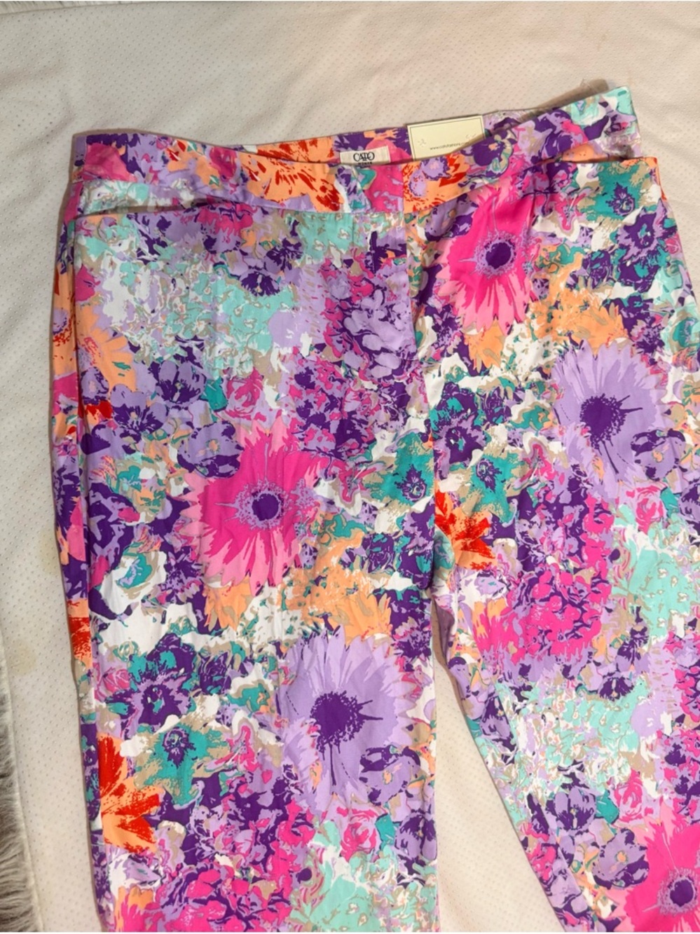 NWT Cato Floral Cropped Pants in Pink, Purple, Teal and Orange - Picture 2 of 9